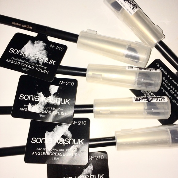 New Sonia Kashuk 210 Angled Crease Brush Synthetic - Picture 3 of 3